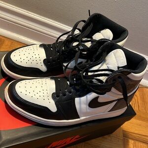 AIR JORDAN 1 “MOCHA” MENS SIZE 10